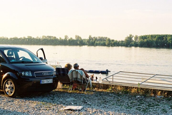 Foto: Marko Miletić / Mašina; auto, dunav, par
